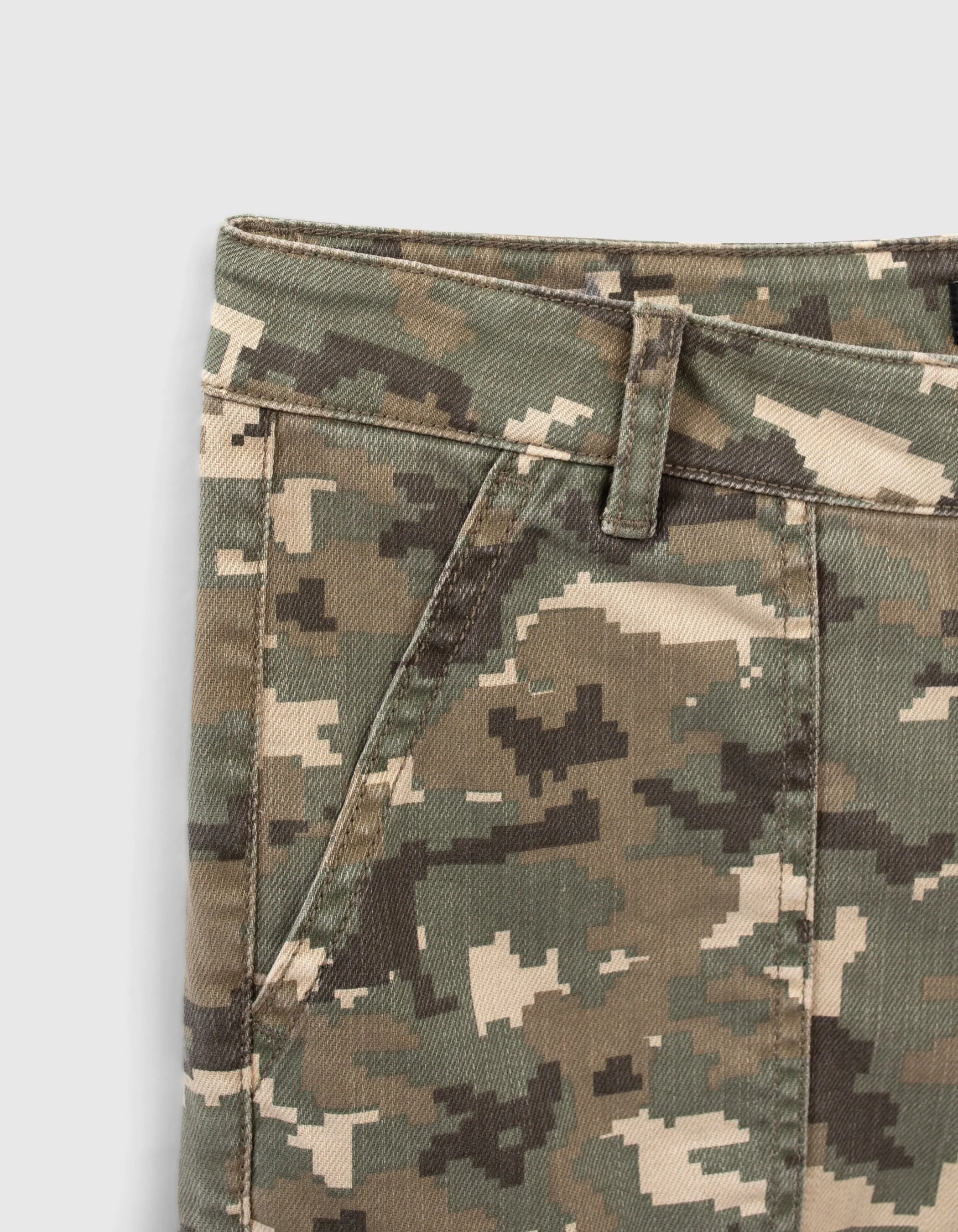 Bermuda camouflage shorts with pixelated design for boys.
