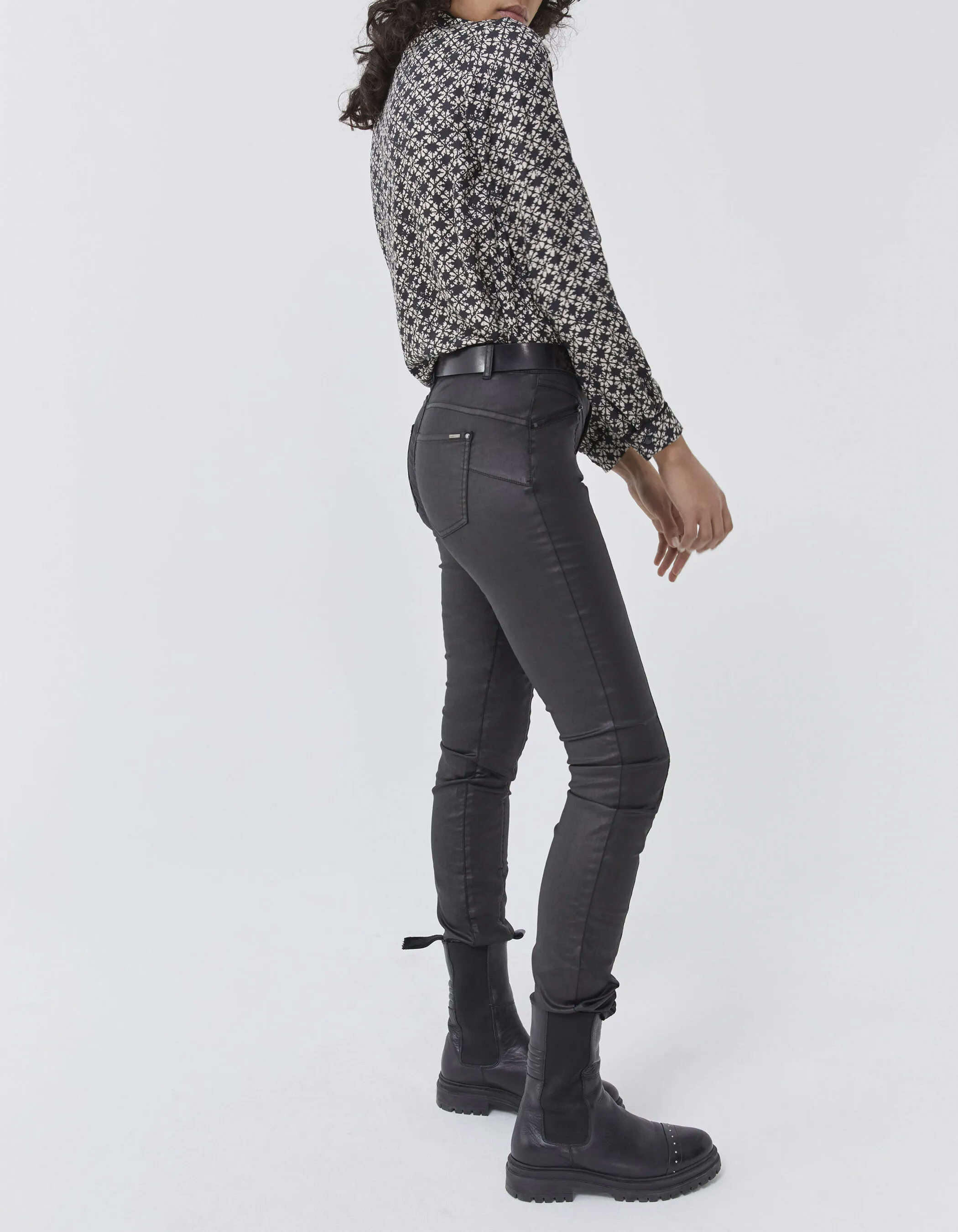 Black Coated Mid Waist Zip Pockets Women's Sculpting Skinny Jeans
