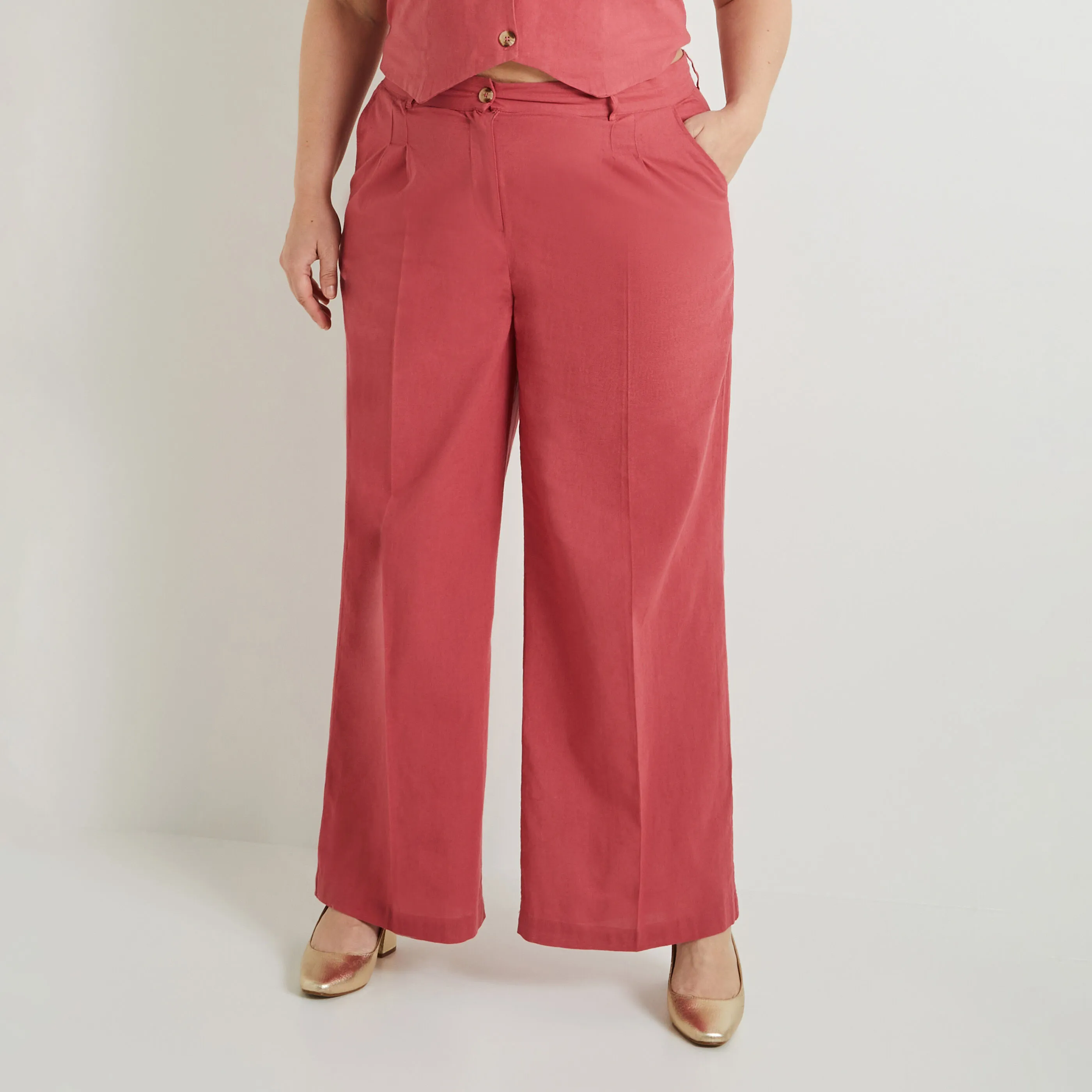 Wide-leg pleated pants women